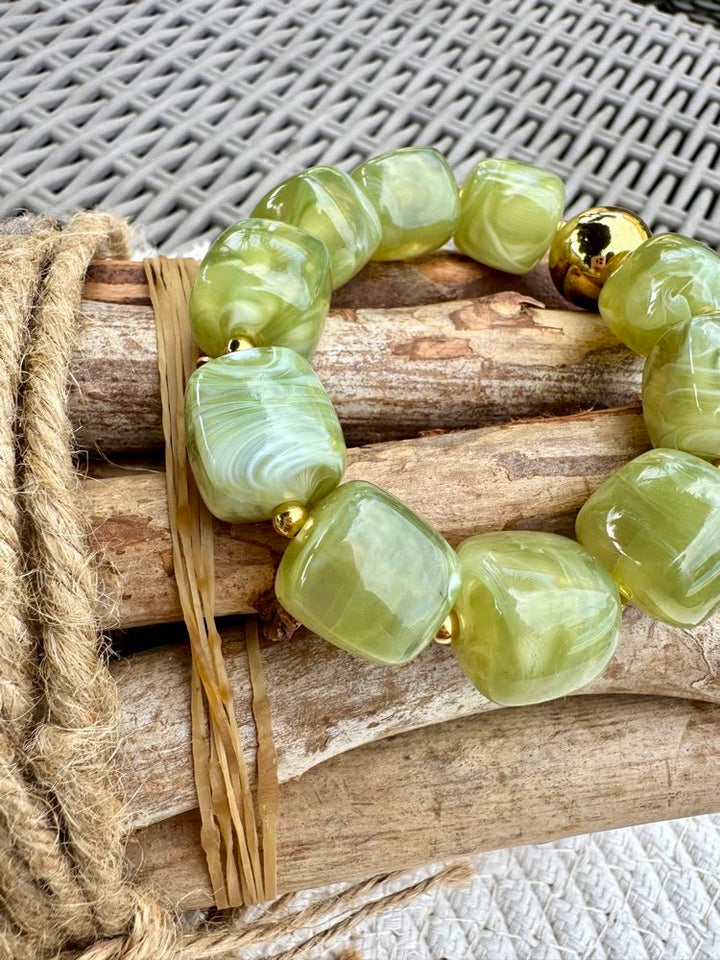 Bracelet Extensible En Pâte De Verre Vert Anis - Très Joli - Neuf Avec étiquettes - Sans Marque