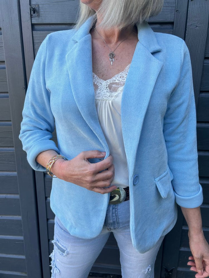 Veste tailleur en velours Sandra bleu ciel